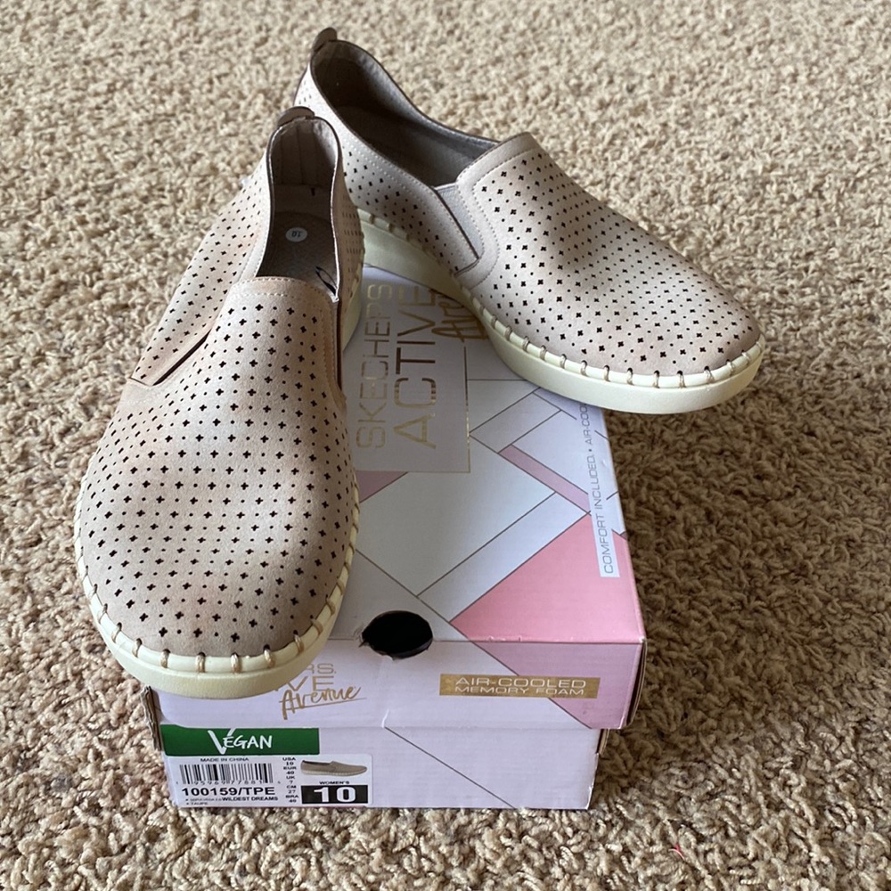 Skechers Active slip on shoe